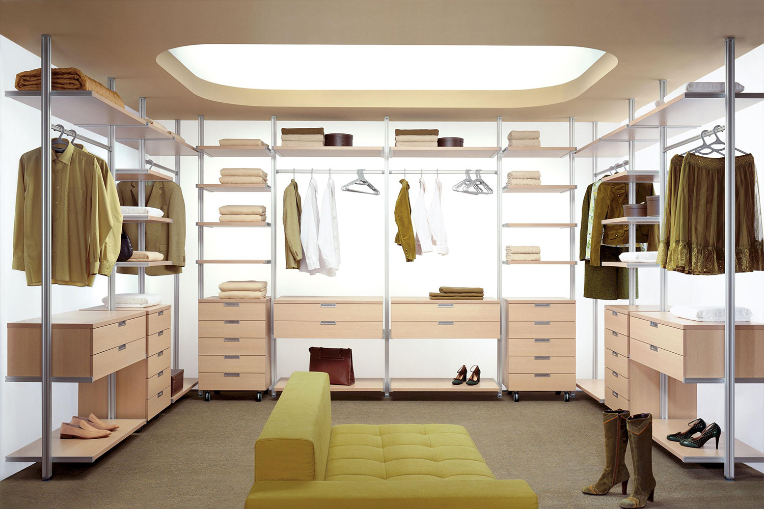 <span style="font-weight: bold;">ШКАФЫ, ГАРДЕРОБНЫЕ</span>